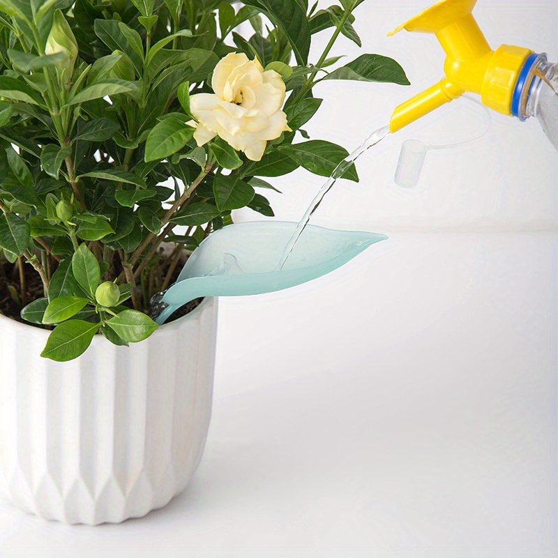 قمع ري إبداعي للنباتات في الأو - مراجعة Self Watering Insert وسعره